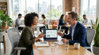 Graphique de revenus en hausse sur un smartphone avec le texte Salaire Freelance IT 2026.